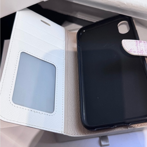 🌹 Brand New Beauty and the Beast iPhone XR Wallet Case - Never Used 🌹 - Picture 5 of 16